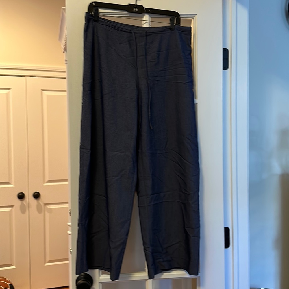 Tahari Rayon/Polyester/Elastane Wide Leg Trousers, Size Medium